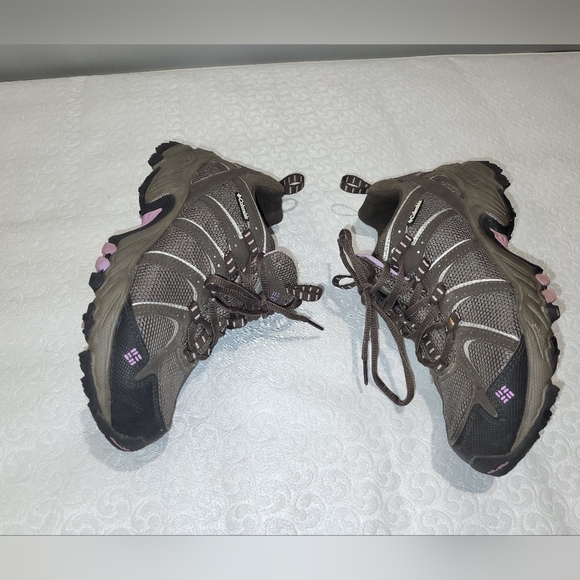 Women's Columbia Hiking Boots - Picture 6 of 10